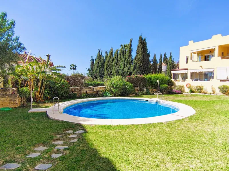 Apartment - Top Floor Apartment в продаже в Marbella, Málaga. В доме 2 спален и 2 ванных комнат. Площадь дома 100 м²