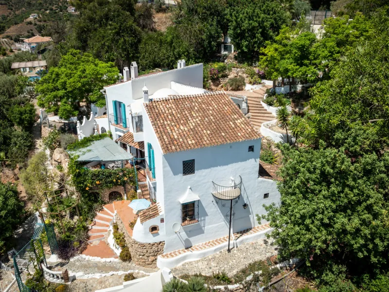 House - Detached Villa в продаже в Frigiliana, Málaga. В доме 6 спален и 5 ванных комнат. Площадь дома 419 м². Площадь участка 7134 м²