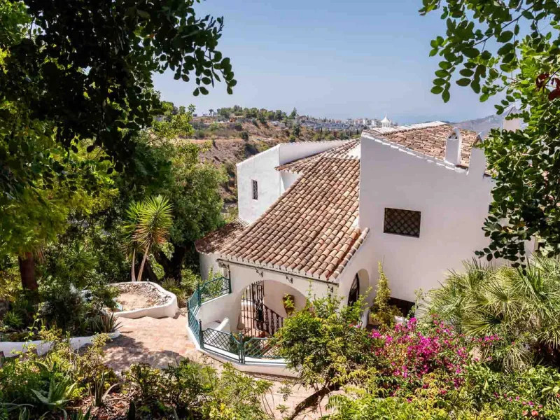 House - Detached Villa в продаже в Frigiliana, Málaga. В доме 6 спален и 5 ванных комнат. Площадь дома 419 м². Площадь участка 7134 м²