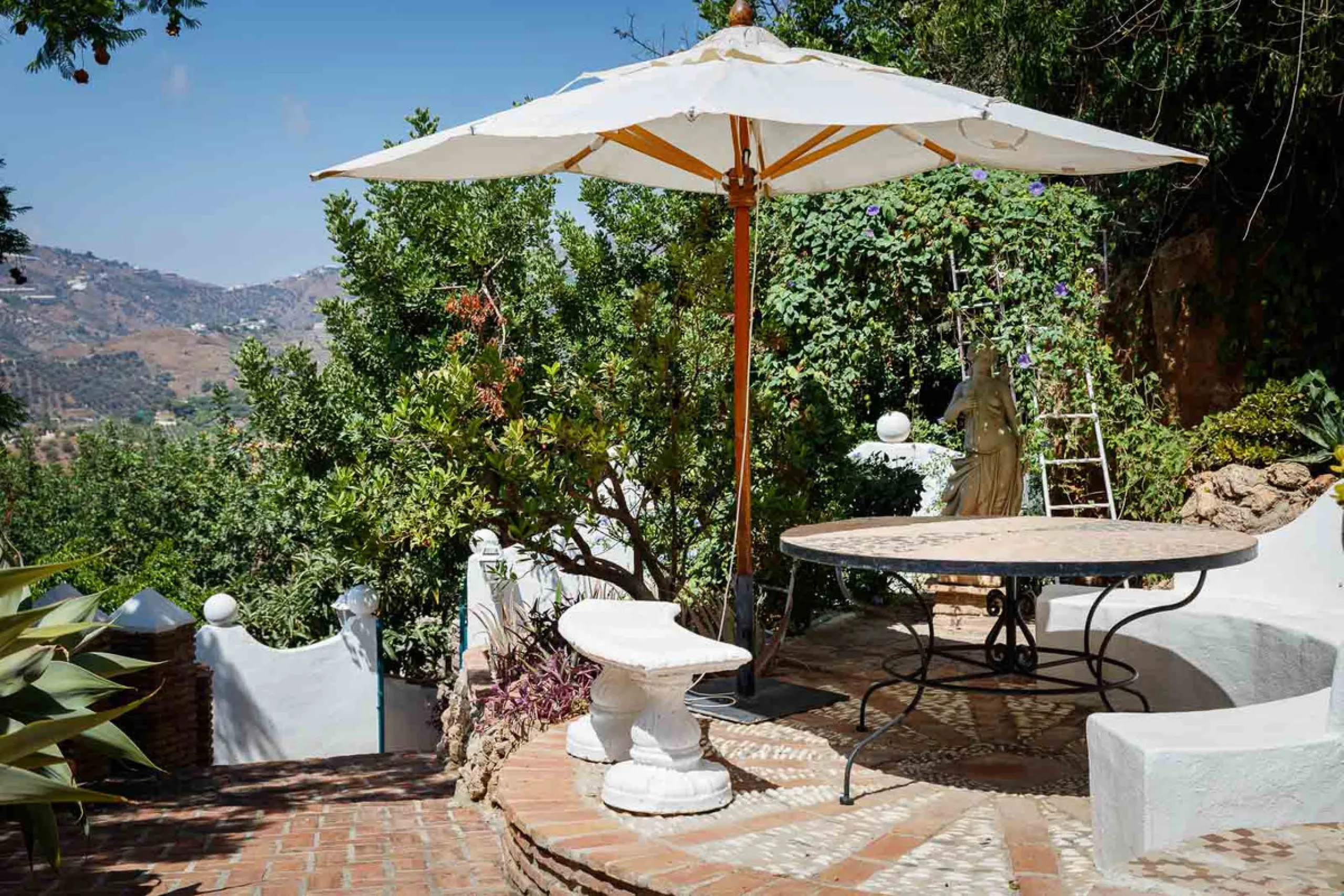 House - Detached Villa в продаже в Frigiliana, Málaga. В доме 6 спален и 5 ванных комнат. Площадь дома 419 м². Площадь участка 7134 м²