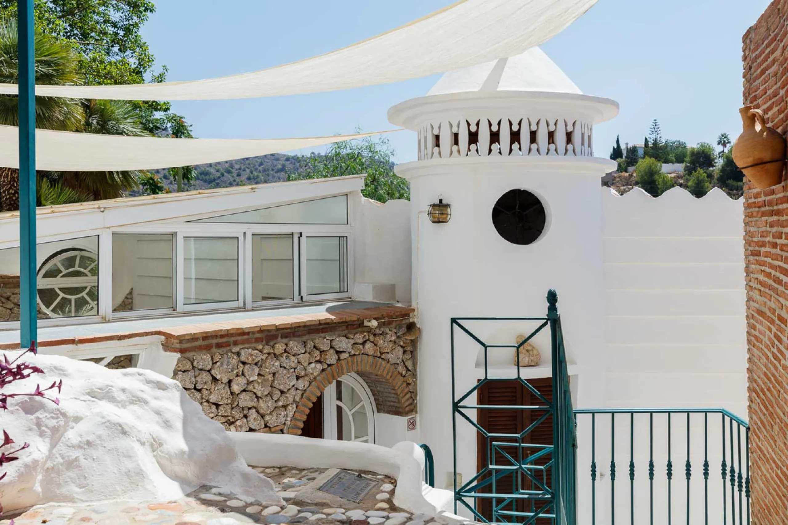 House - Detached Villa в продаже в Frigiliana, Málaga. В доме 6 спален и 5 ванных комнат. Площадь дома 419 м². Площадь участка 7134 м²