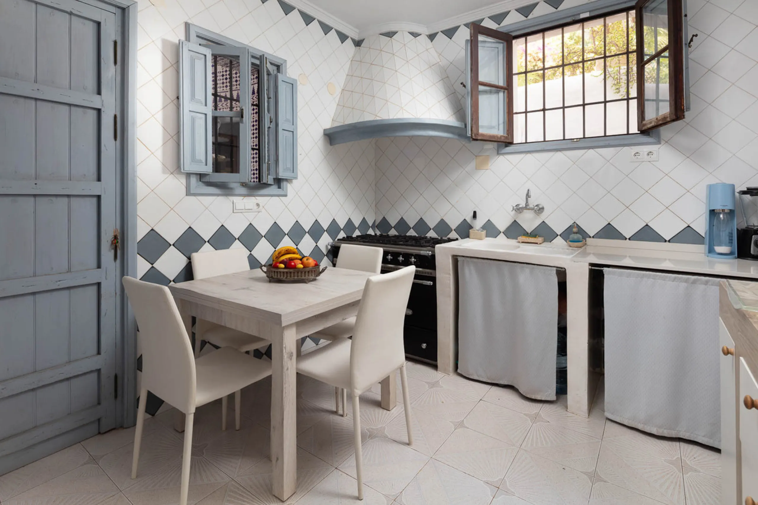 House - Detached Villa в продаже в Frigiliana, Málaga. В доме 6 спален и 5 ванных комнат. Площадь дома 419 м². Площадь участка 7134 м²