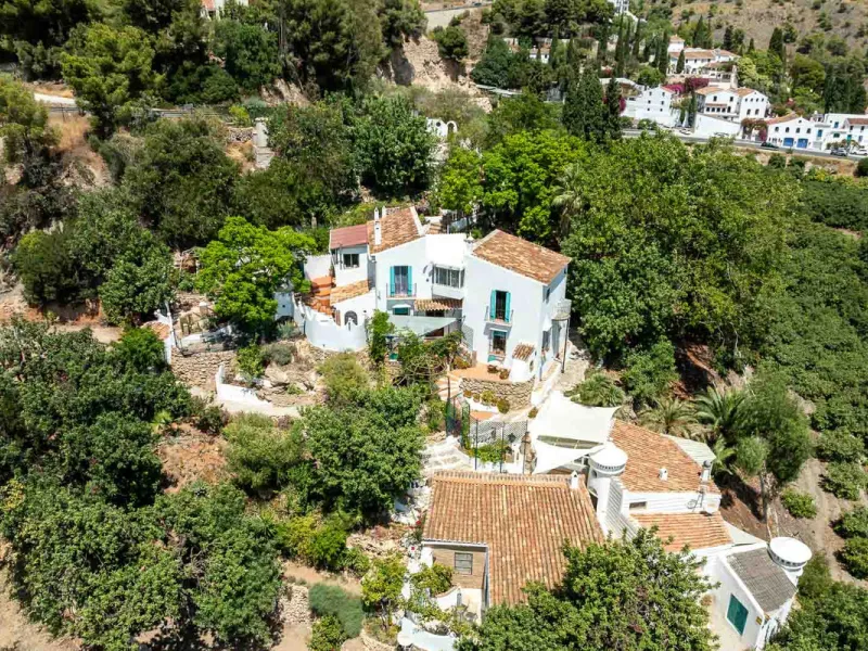 House - Detached Villa в продаже в Frigiliana, Málaga. В доме 6 спален и 5 ванных комнат. Площадь дома 419 м². Площадь участка 7134 м²