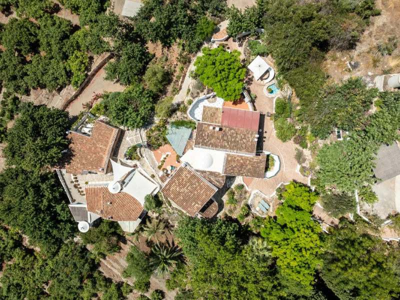 House - Detached Villa в продаже в Frigiliana, Málaga. В доме 6 спален и 5 ванных комнат. Площадь дома 419 м². Площадь участка 7134 м²