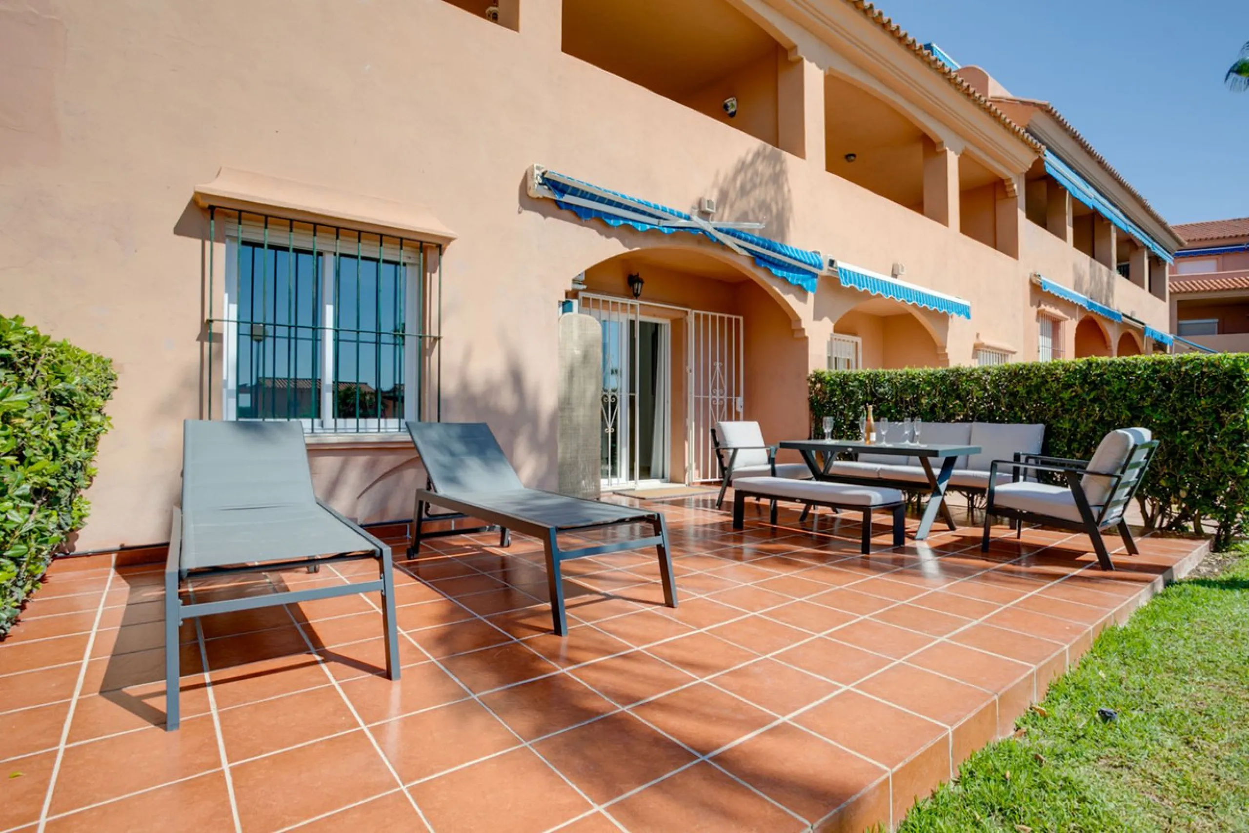 Spacious 2-Bedroom Garden Apartment Near Estepona Port