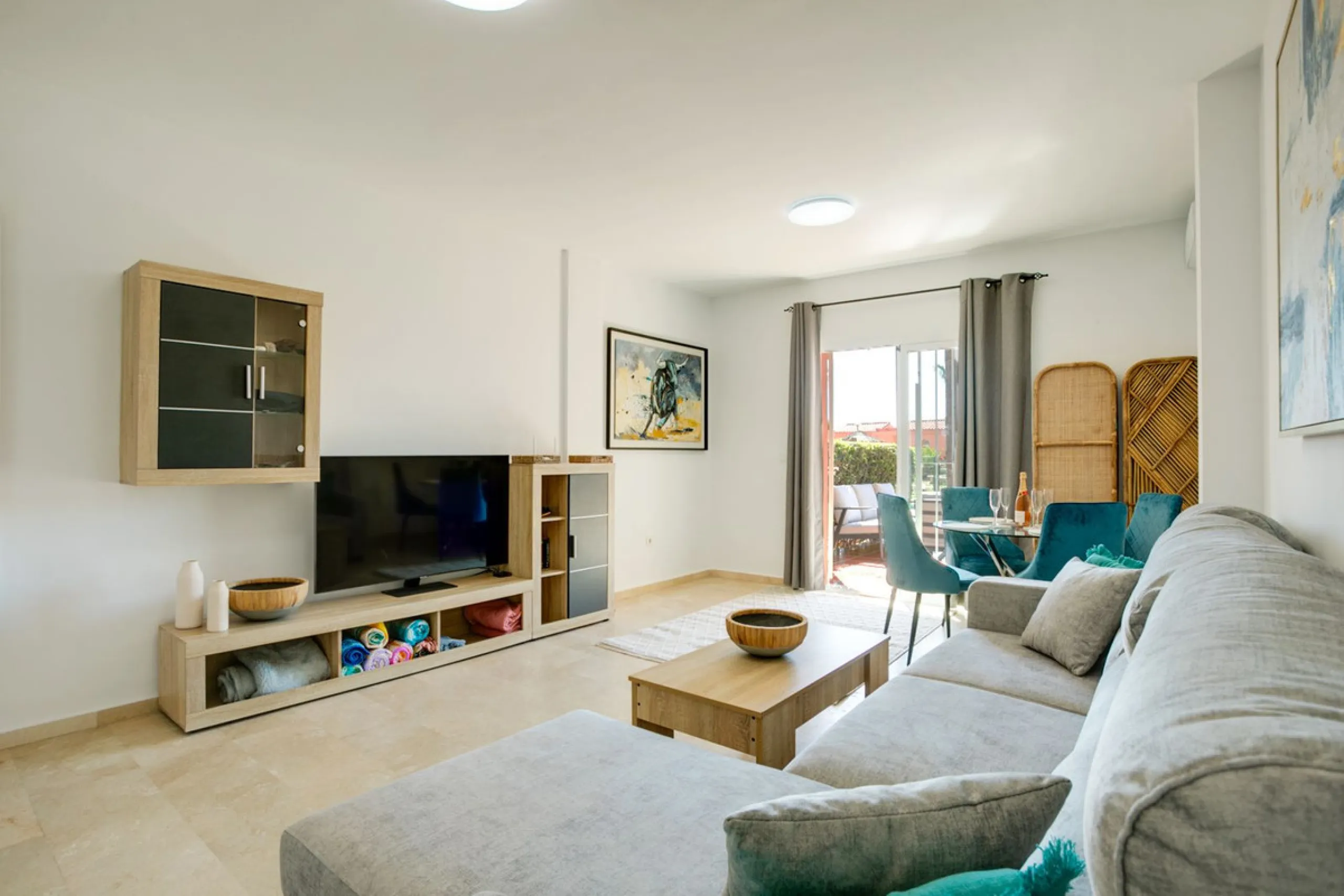 Spacious 2-Bedroom Garden Apartment Near Estepona Port