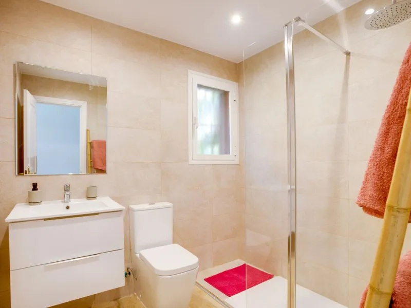 Spacious 2-Bedroom Garden Apartment Near Estepona Port