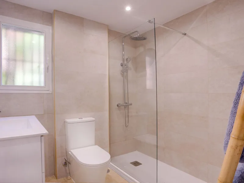Spacious 2-Bedroom Garden Apartment Near Estepona Port