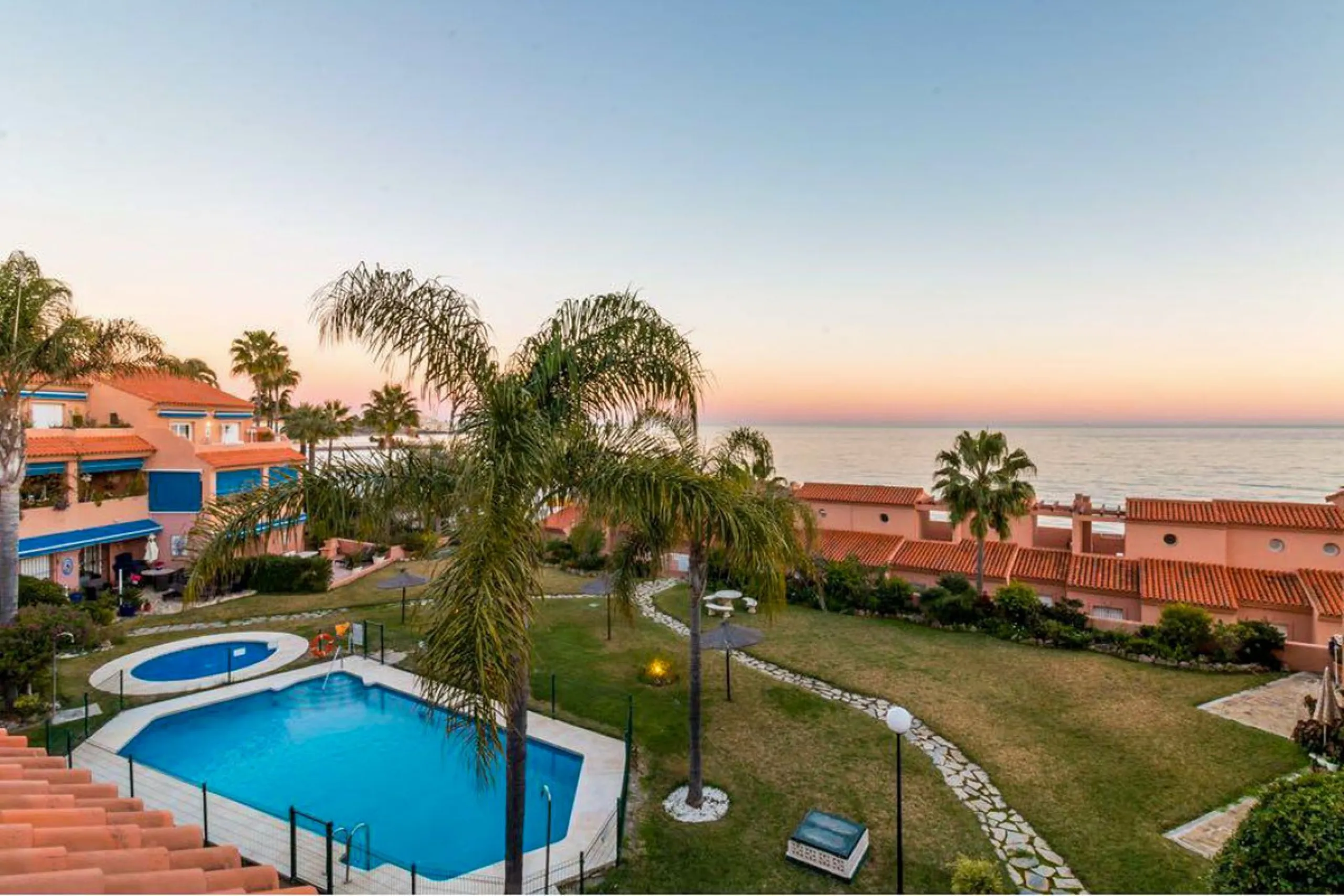 Spacious 2-Bedroom Garden Apartment Near Estepona Port