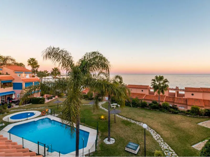 Spacious 2-Bedroom Garden Apartment Near Estepona Port