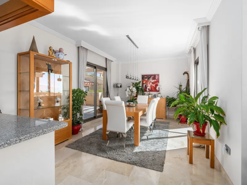 STUNNING 3-BEDROOM PENTHOUSE WITH PANORAMIC SEA AND MOUNTAIN VIEWS