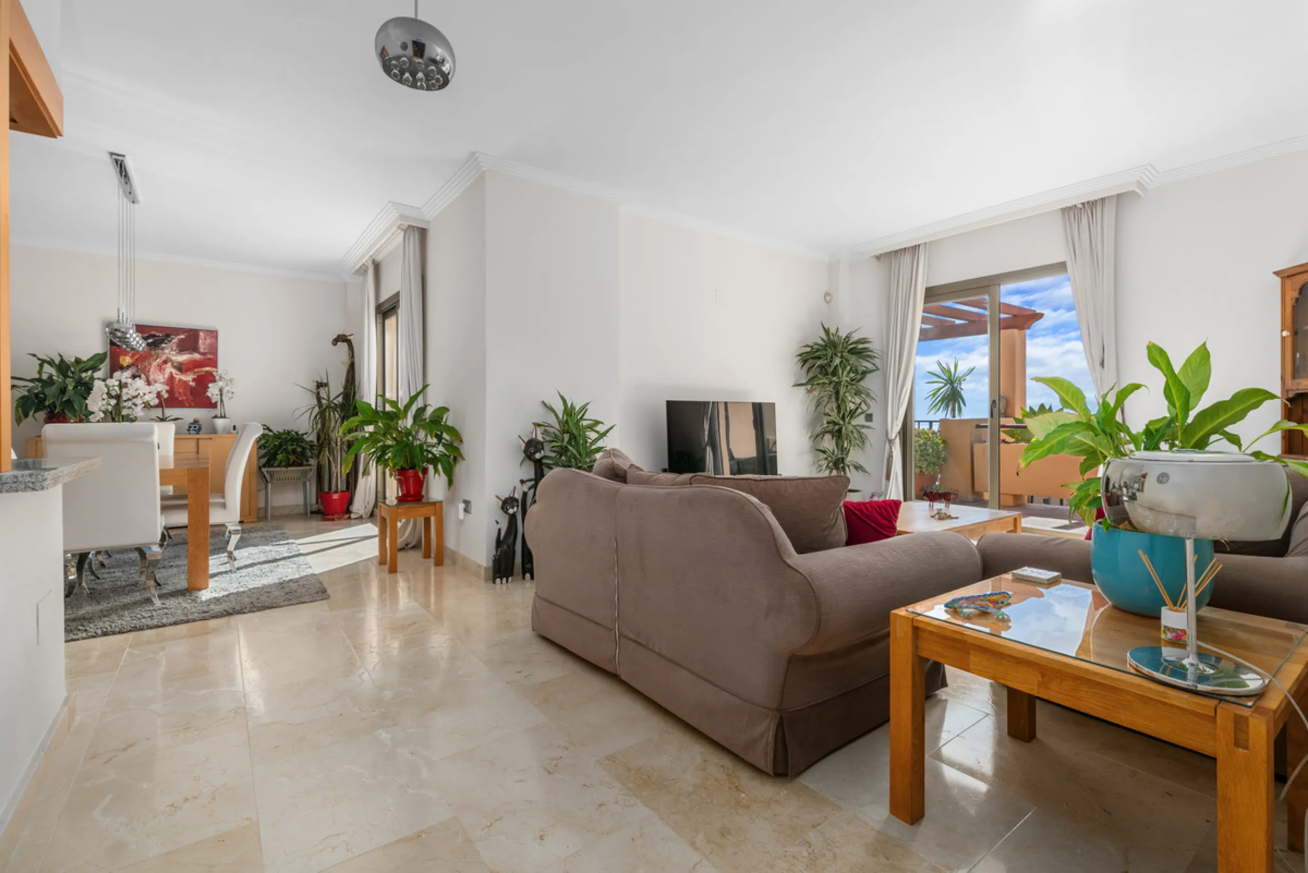 STUNNING 3-BEDROOM PENTHOUSE WITH PANORAMIC SEA AND MOUNTAIN VIEWS