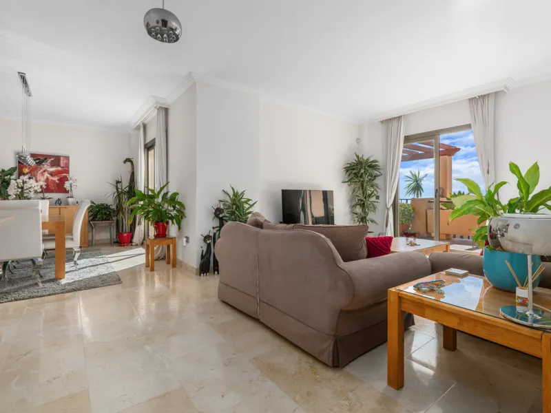 STUNNING 3-BEDROOM PENTHOUSE WITH PANORAMIC SEA AND MOUNTAIN VIEWS
