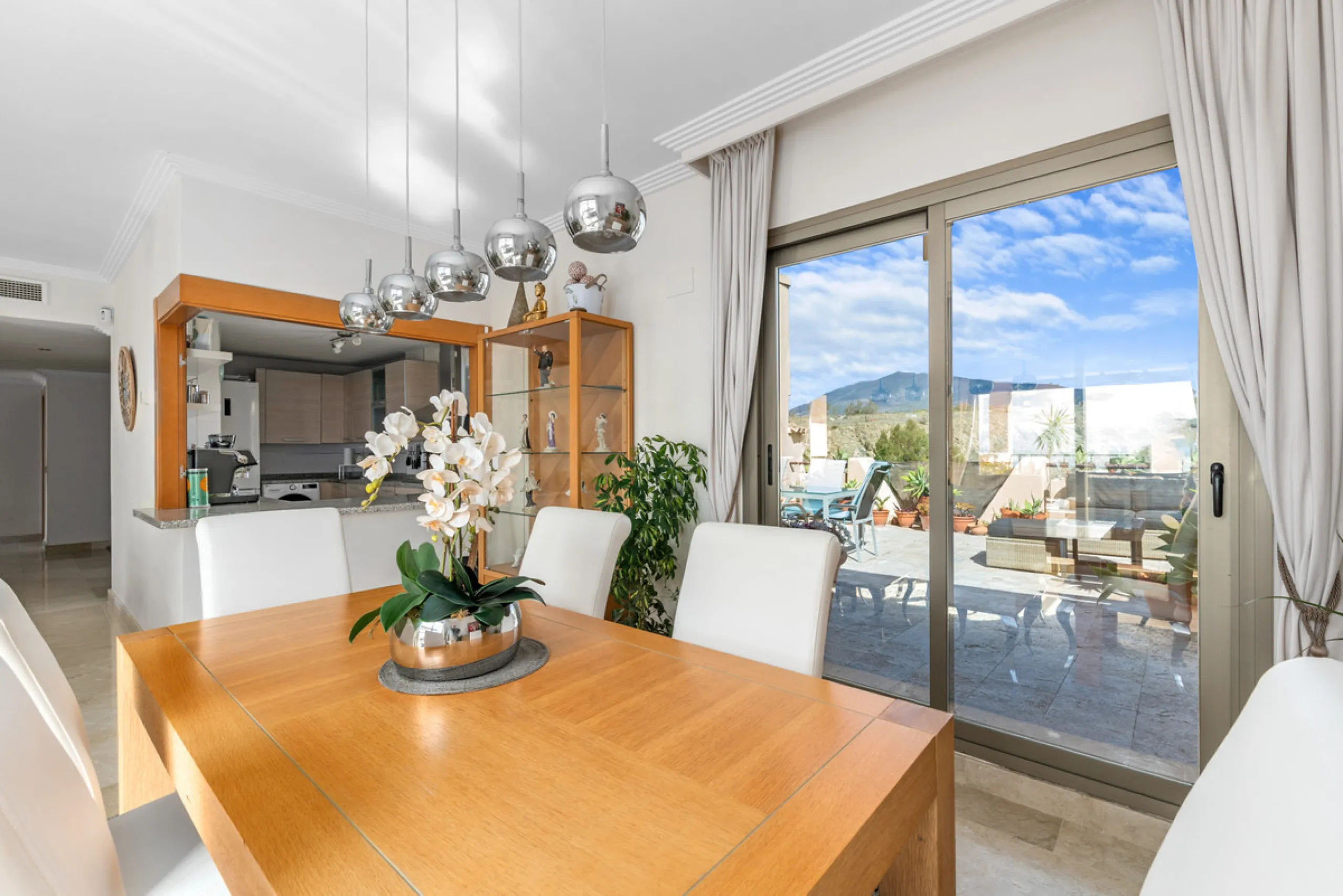 STUNNING 3-BEDROOM PENTHOUSE WITH PANORAMIC SEA AND MOUNTAIN VIEWS