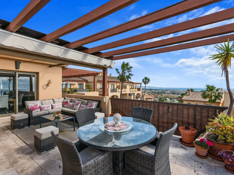 STUNNING 3-BEDROOM PENTHOUSE WITH PANORAMIC SEA AND MOUNTAIN VIEWS