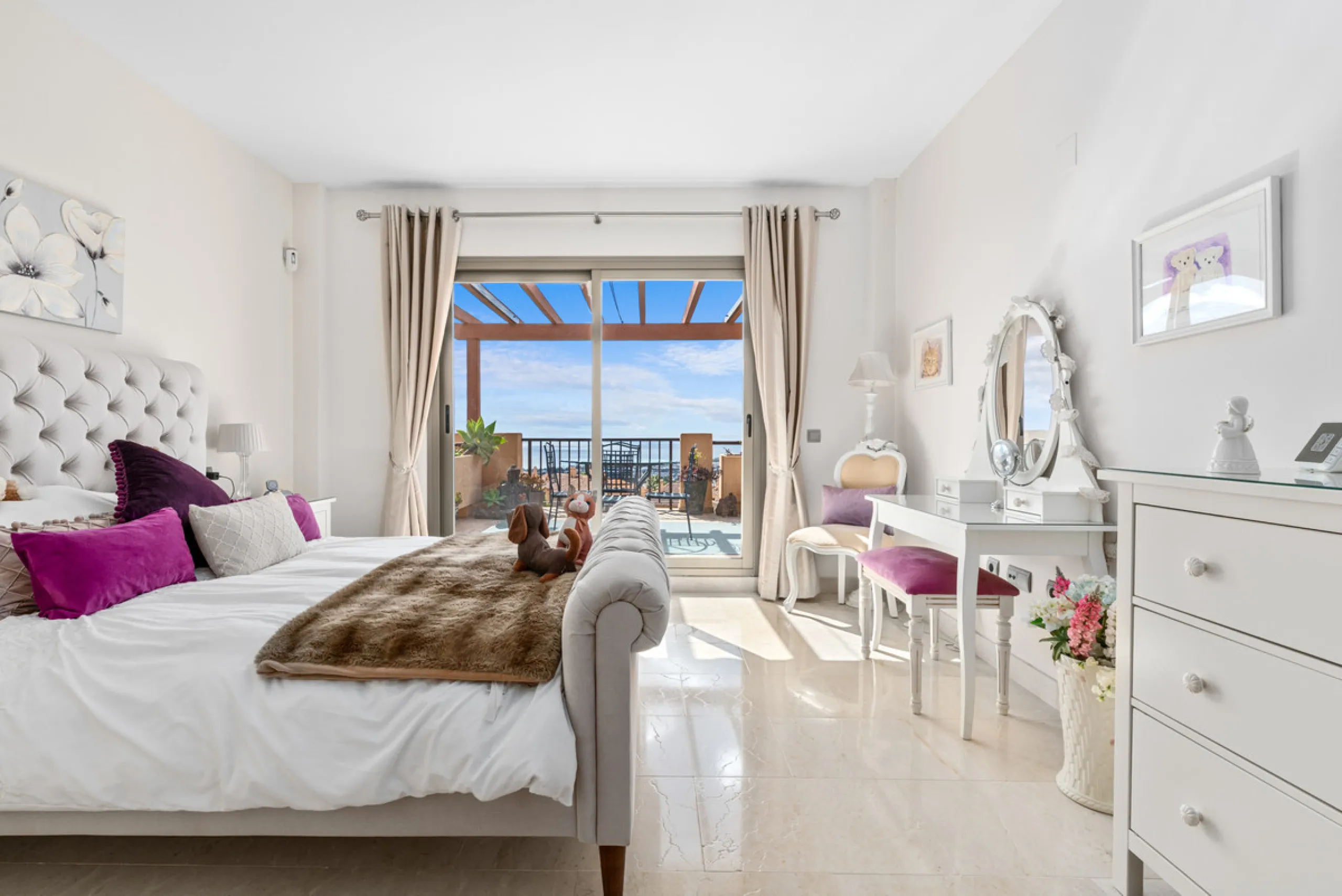 STUNNING 3-BEDROOM PENTHOUSE WITH PANORAMIC SEA AND MOUNTAIN VIEWS
