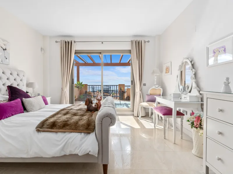 STUNNING 3-BEDROOM PENTHOUSE WITH PANORAMIC SEA AND MOUNTAIN VIEWS