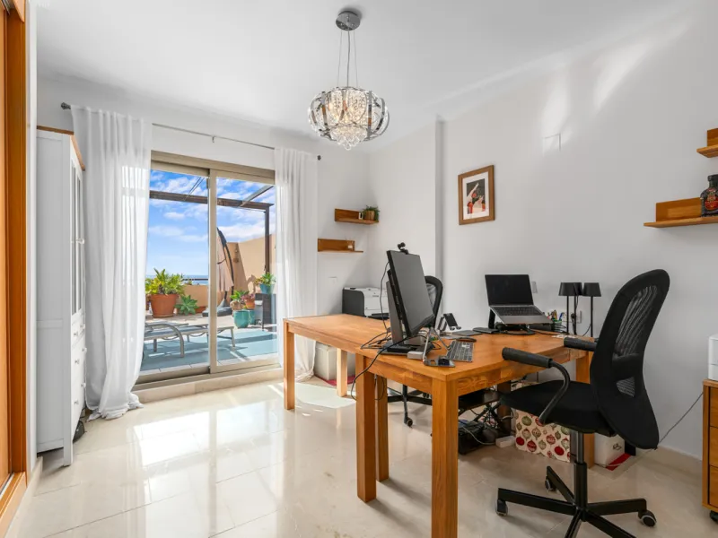 STUNNING 3-BEDROOM PENTHOUSE WITH PANORAMIC SEA AND MOUNTAIN VIEWS