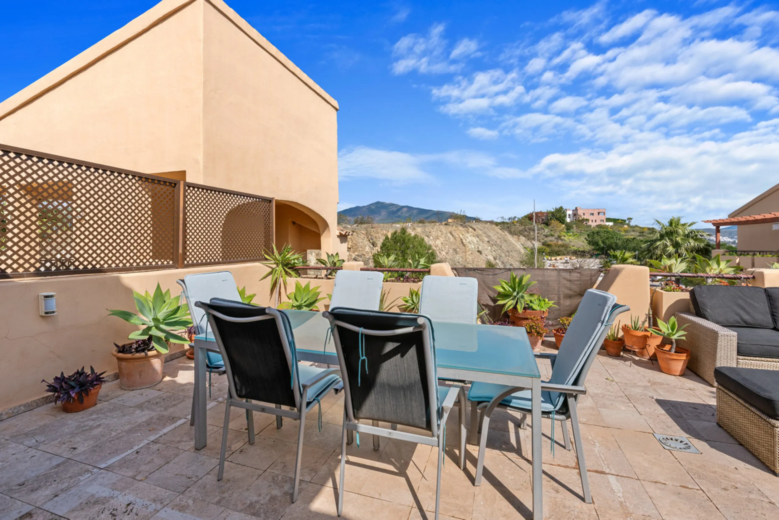 STUNNING 3-BEDROOM PENTHOUSE WITH PANORAMIC SEA AND MOUNTAIN VIEWS