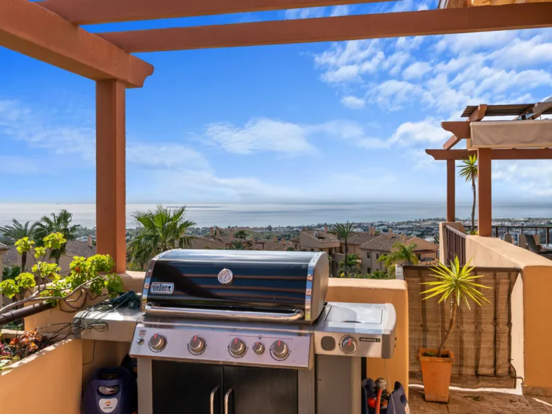 STUNNING 3-BEDROOM PENTHOUSE WITH PANORAMIC SEA AND MOUNTAIN VIEWS