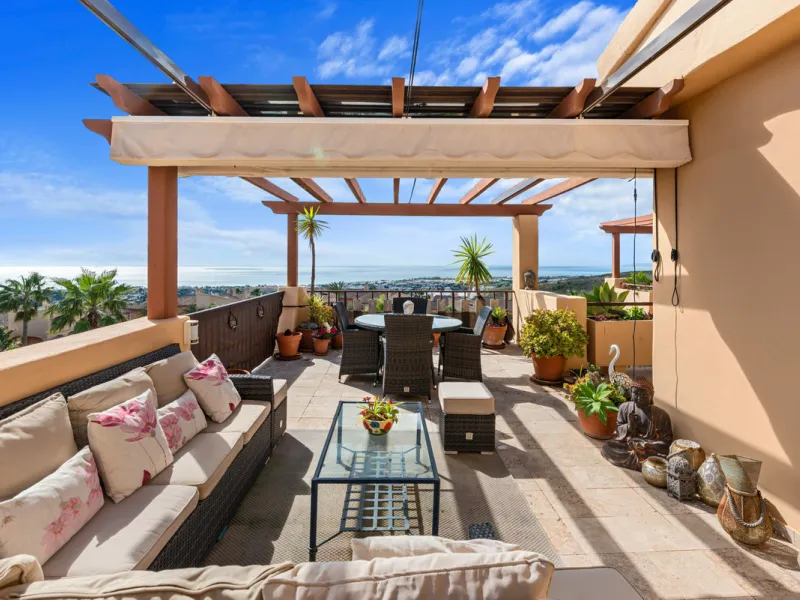 STUNNING 3-BEDROOM PENTHOUSE WITH PANORAMIC SEA AND MOUNTAIN VIEWS