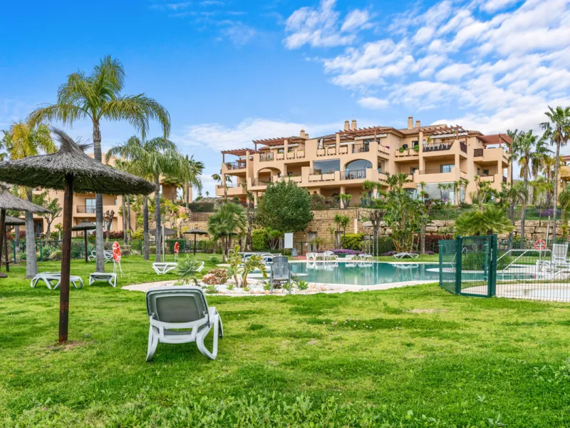 STUNNING 3-BEDROOM PENTHOUSE WITH PANORAMIC SEA AND MOUNTAIN VIEWS