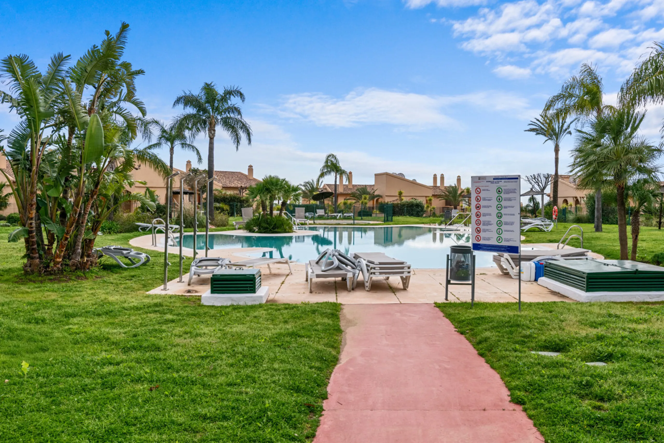 STUNNING 3-BEDROOM PENTHOUSE WITH PANORAMIC SEA AND MOUNTAIN VIEWS