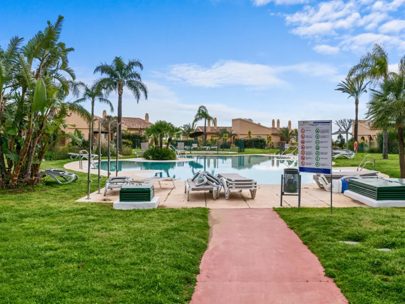 STUNNING 3-BEDROOM PENTHOUSE WITH PANORAMIC SEA AND MOUNTAIN VIEWS