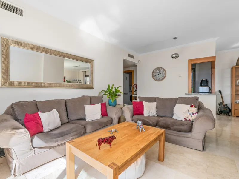 STUNNING 3-BEDROOM PENTHOUSE WITH PANORAMIC SEA AND MOUNTAIN VIEWS