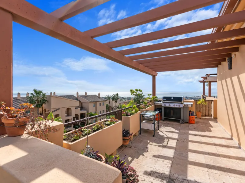 STUNNING 3-BEDROOM PENTHOUSE WITH PANORAMIC SEA AND MOUNTAIN VIEWS