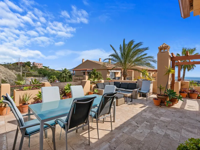STUNNING 3-BEDROOM PENTHOUSE WITH PANORAMIC SEA AND MOUNTAIN VIEWS