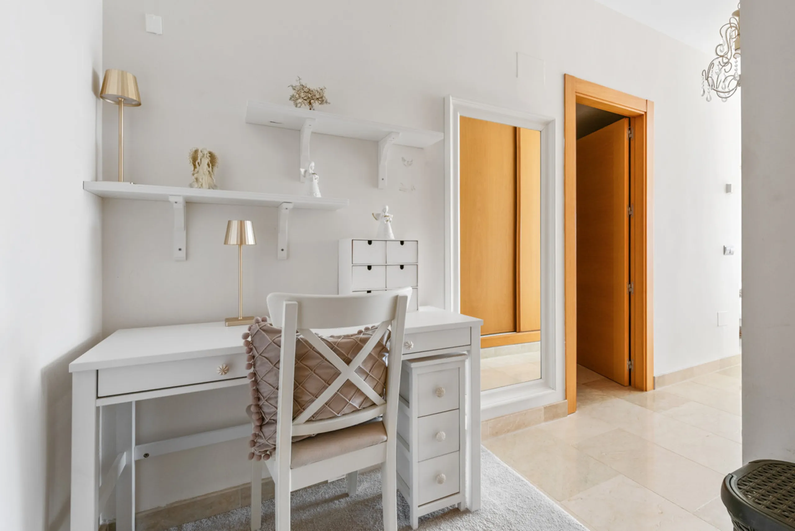 STUNNING 3-BEDROOM PENTHOUSE WITH PANORAMIC SEA AND MOUNTAIN VIEWS