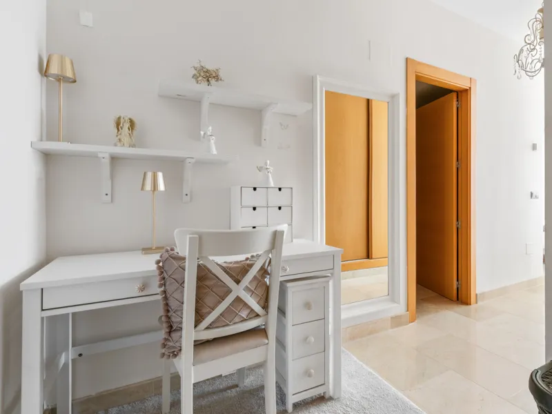 STUNNING 3-BEDROOM PENTHOUSE WITH PANORAMIC SEA AND MOUNTAIN VIEWS