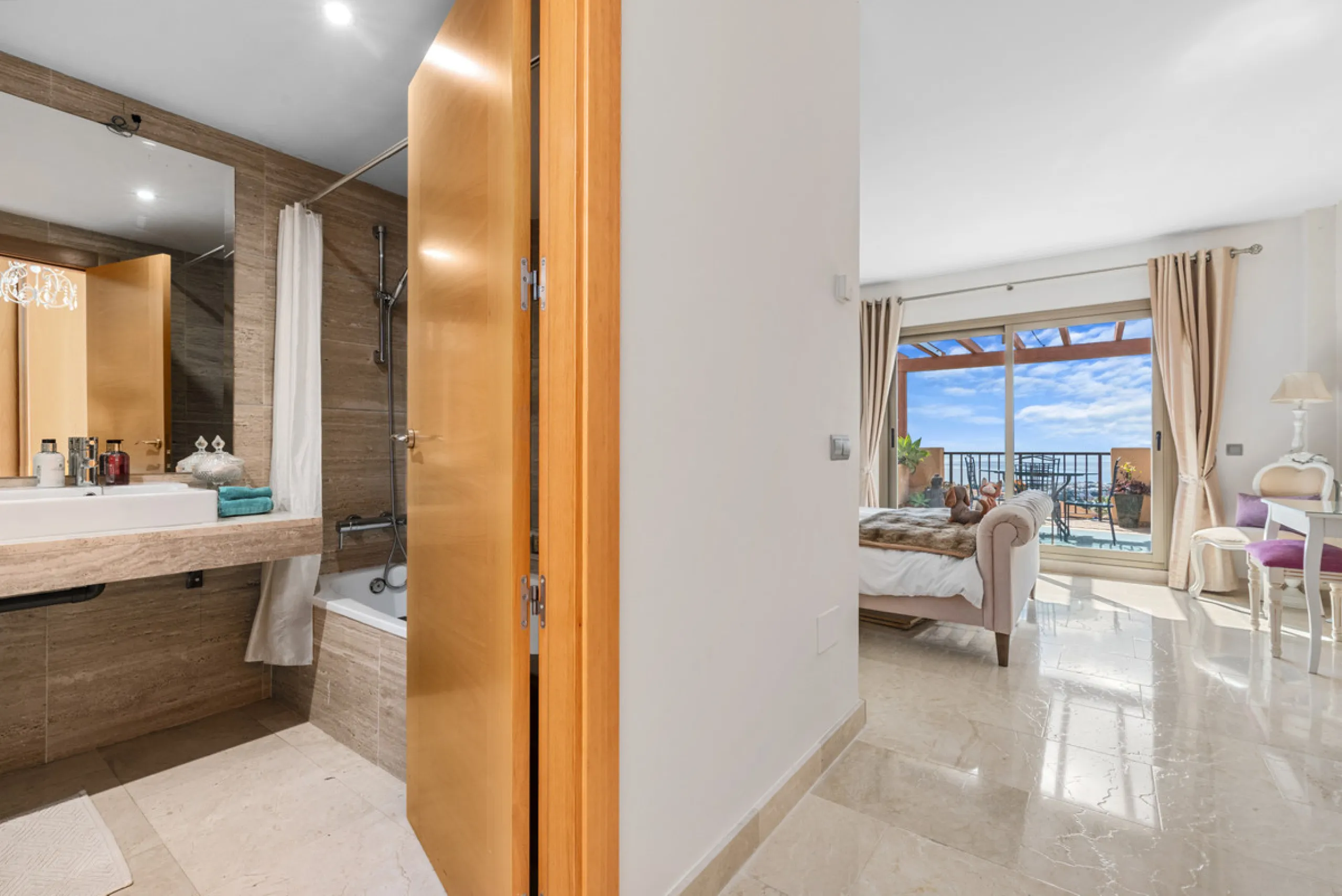STUNNING 3-BEDROOM PENTHOUSE WITH PANORAMIC SEA AND MOUNTAIN VIEWS