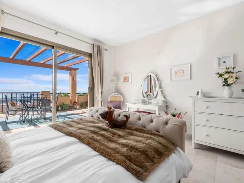 STUNNING 3-BEDROOM PENTHOUSE WITH PANORAMIC SEA AND MOUNTAIN VIEWS