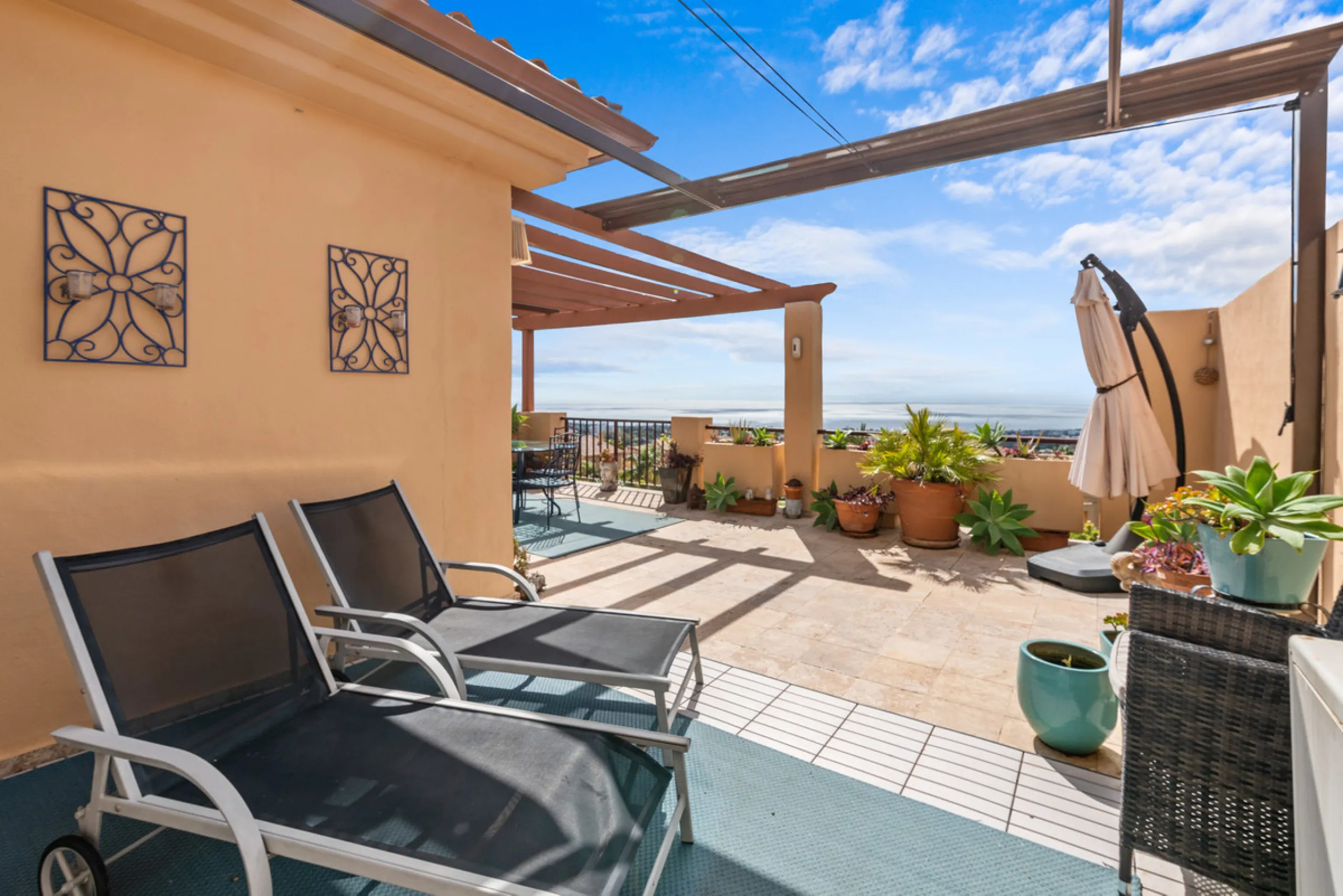 STUNNING 3-BEDROOM PENTHOUSE WITH PANORAMIC SEA AND MOUNTAIN VIEWS