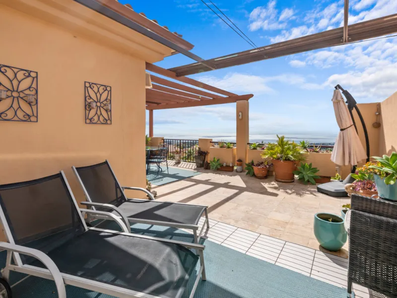 STUNNING 3-BEDROOM PENTHOUSE WITH PANORAMIC SEA AND MOUNTAIN VIEWS