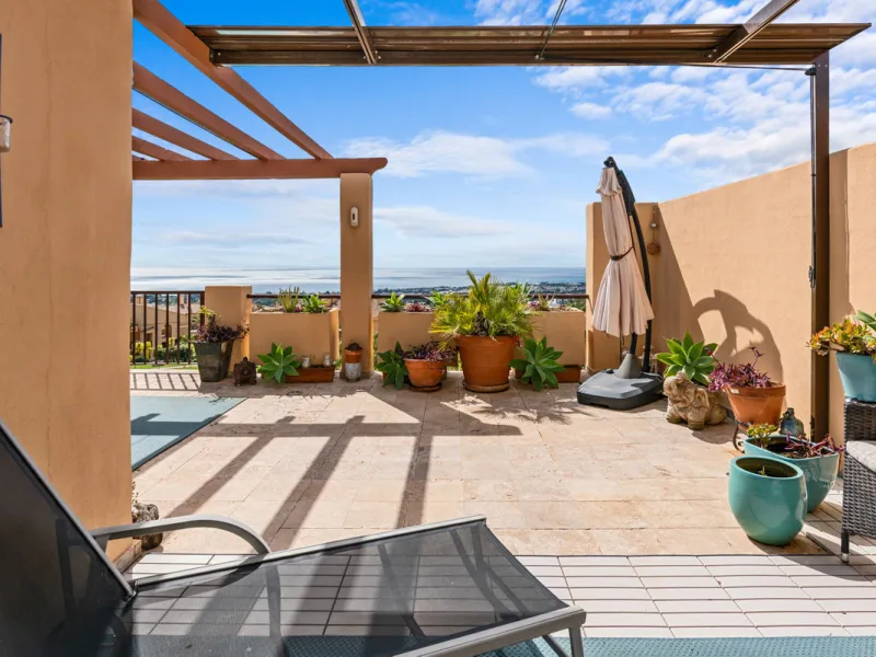 STUNNING 3-BEDROOM PENTHOUSE WITH PANORAMIC SEA AND MOUNTAIN VIEWS