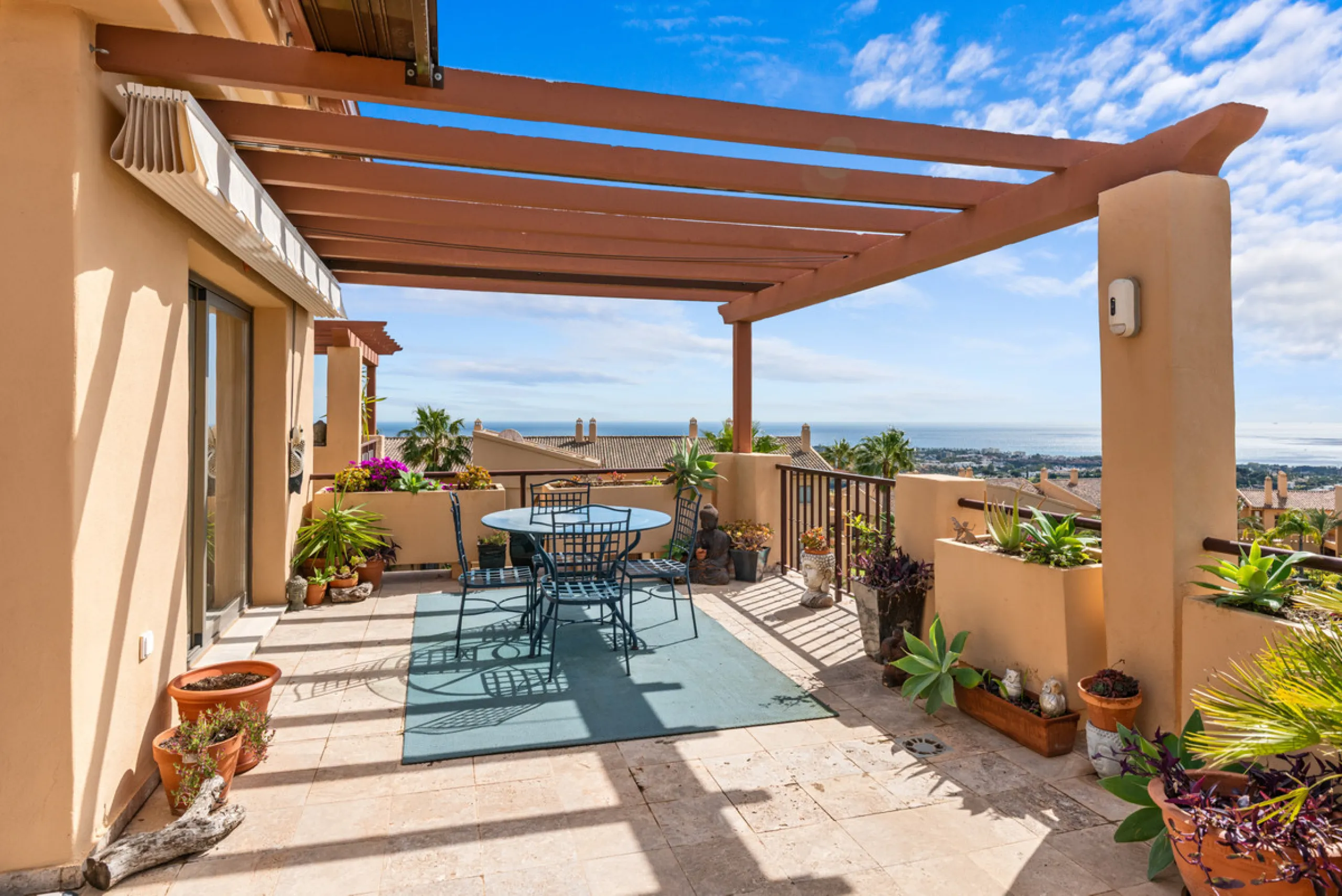STUNNING 3-BEDROOM PENTHOUSE WITH PANORAMIC SEA AND MOUNTAIN VIEWS