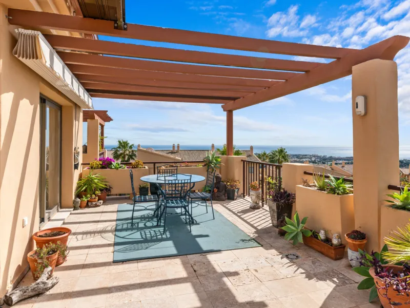 STUNNING 3-BEDROOM PENTHOUSE WITH PANORAMIC SEA AND MOUNTAIN VIEWS