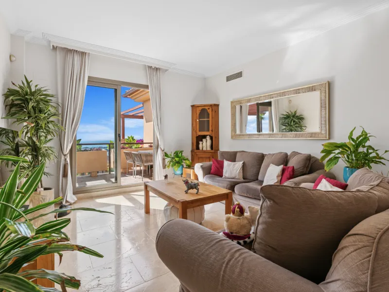 STUNNING 3-BEDROOM PENTHOUSE WITH PANORAMIC SEA AND MOUNTAIN VIEWS