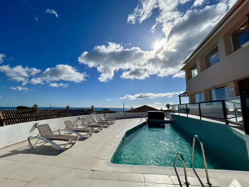 House - Detached Villa в продаже в Fuengirola, Málaga. В доме 6 спален и 6 ванных комнат. Площадь дома 400 м²