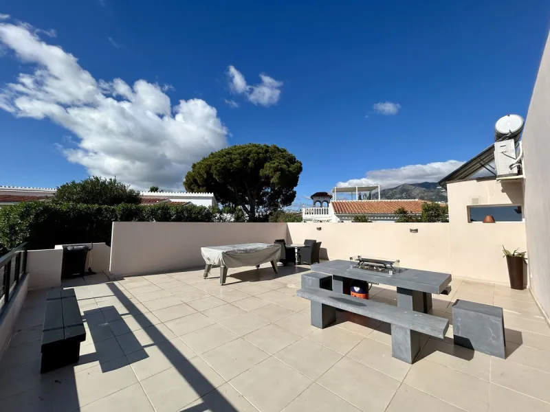 Discover this stunning luxury villa located in the exclusive Torreblanca area of ​​Fuengirola.