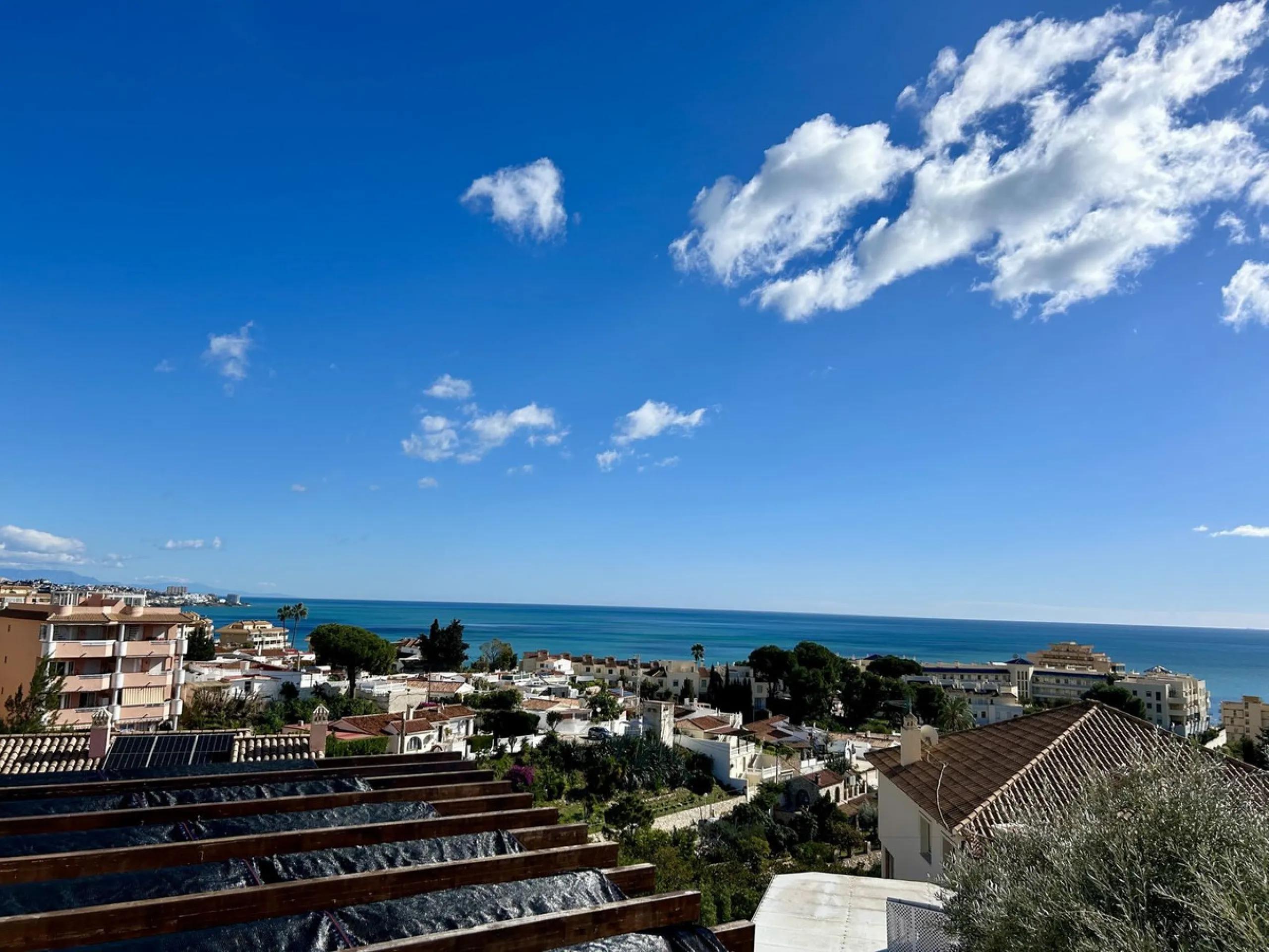 Discover this stunning luxury villa located in the exclusive Torreblanca area of ​​Fuengirola.