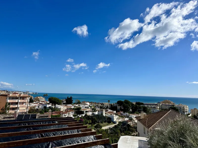 Discover this stunning luxury villa located in the exclusive Torreblanca area of ​​Fuengirola.