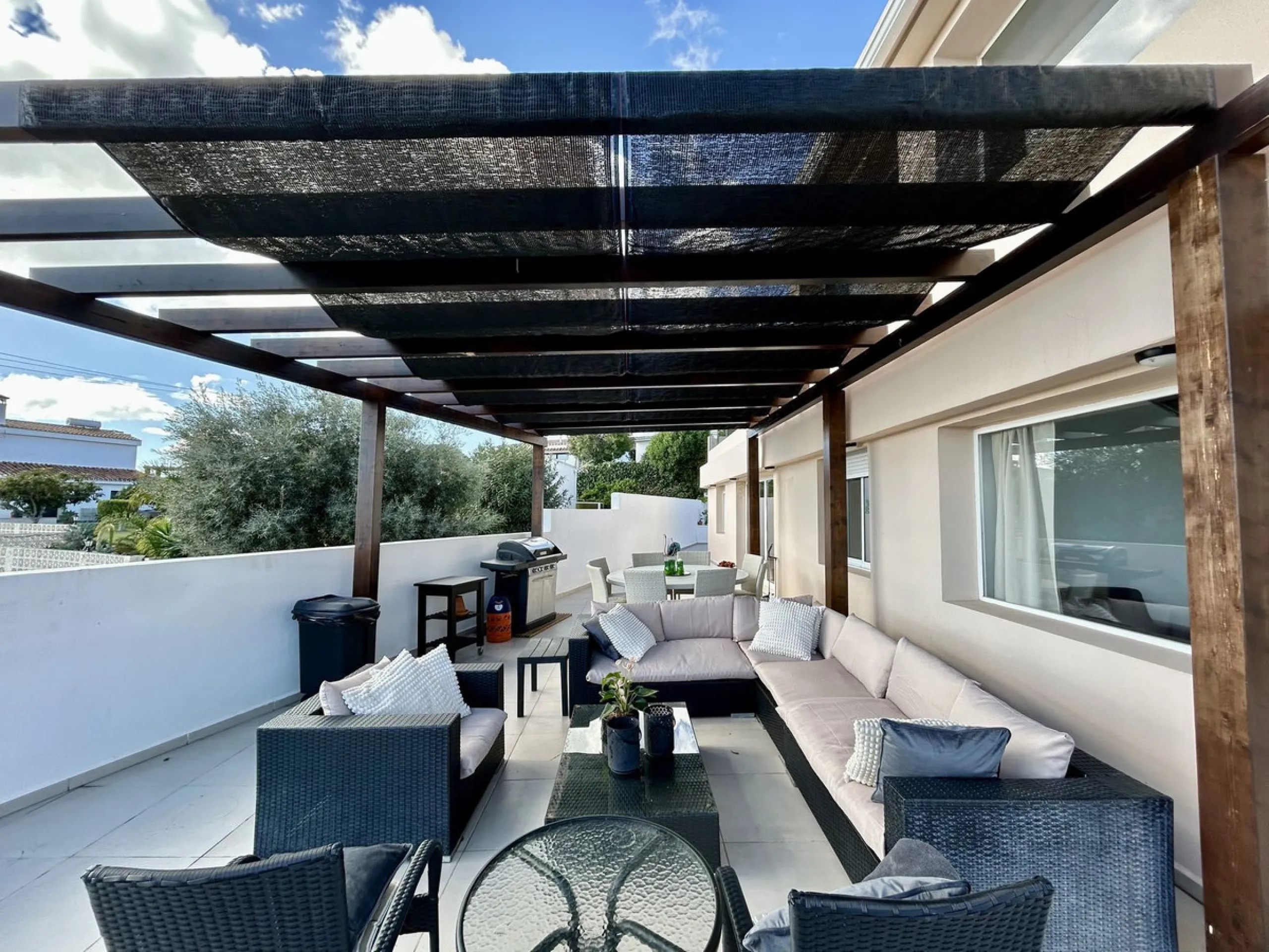 Discover this stunning luxury villa located in the exclusive Torreblanca area of ​​Fuengirola.