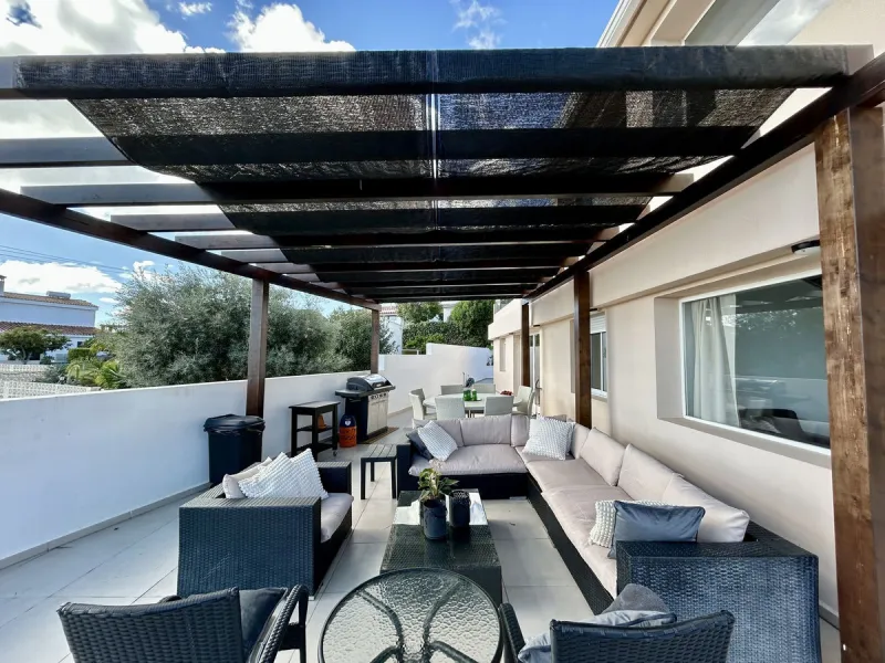 Discover this stunning luxury villa located in the exclusive Torreblanca area of ​​Fuengirola.