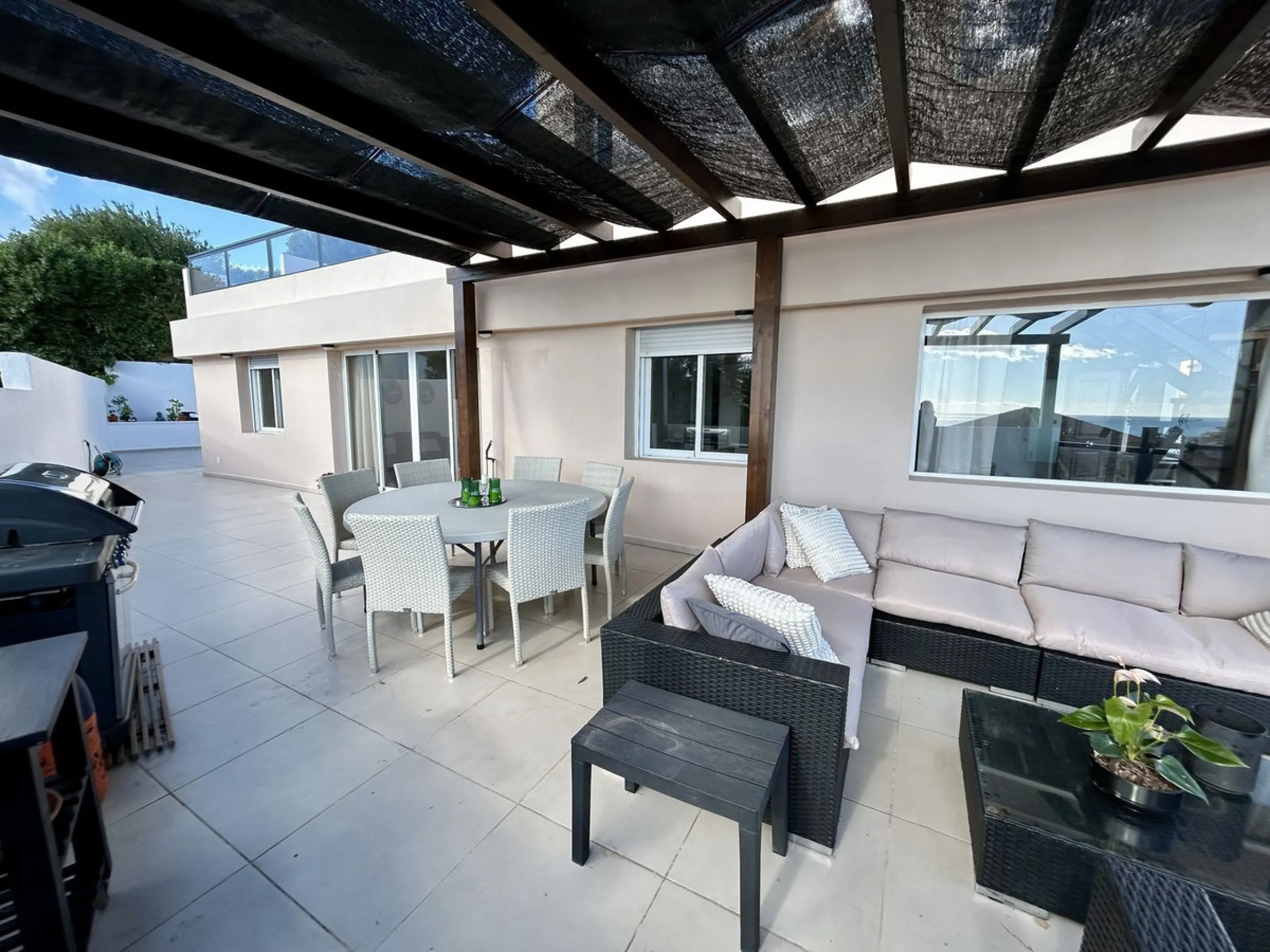 Discover this stunning luxury villa located in the exclusive Torreblanca area of ​​Fuengirola.