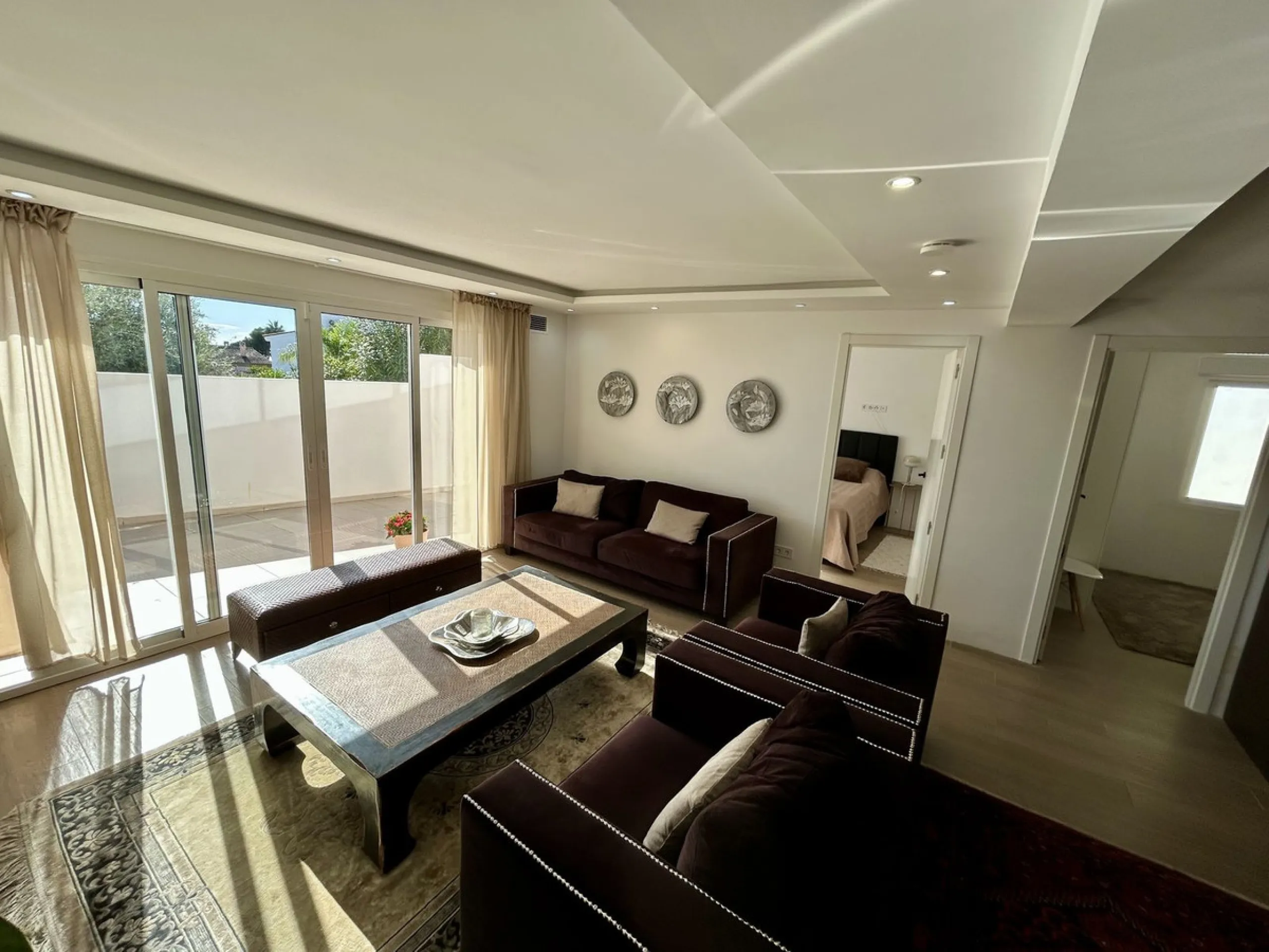 Discover this stunning luxury villa located in the exclusive Torreblanca area of ​​Fuengirola.
