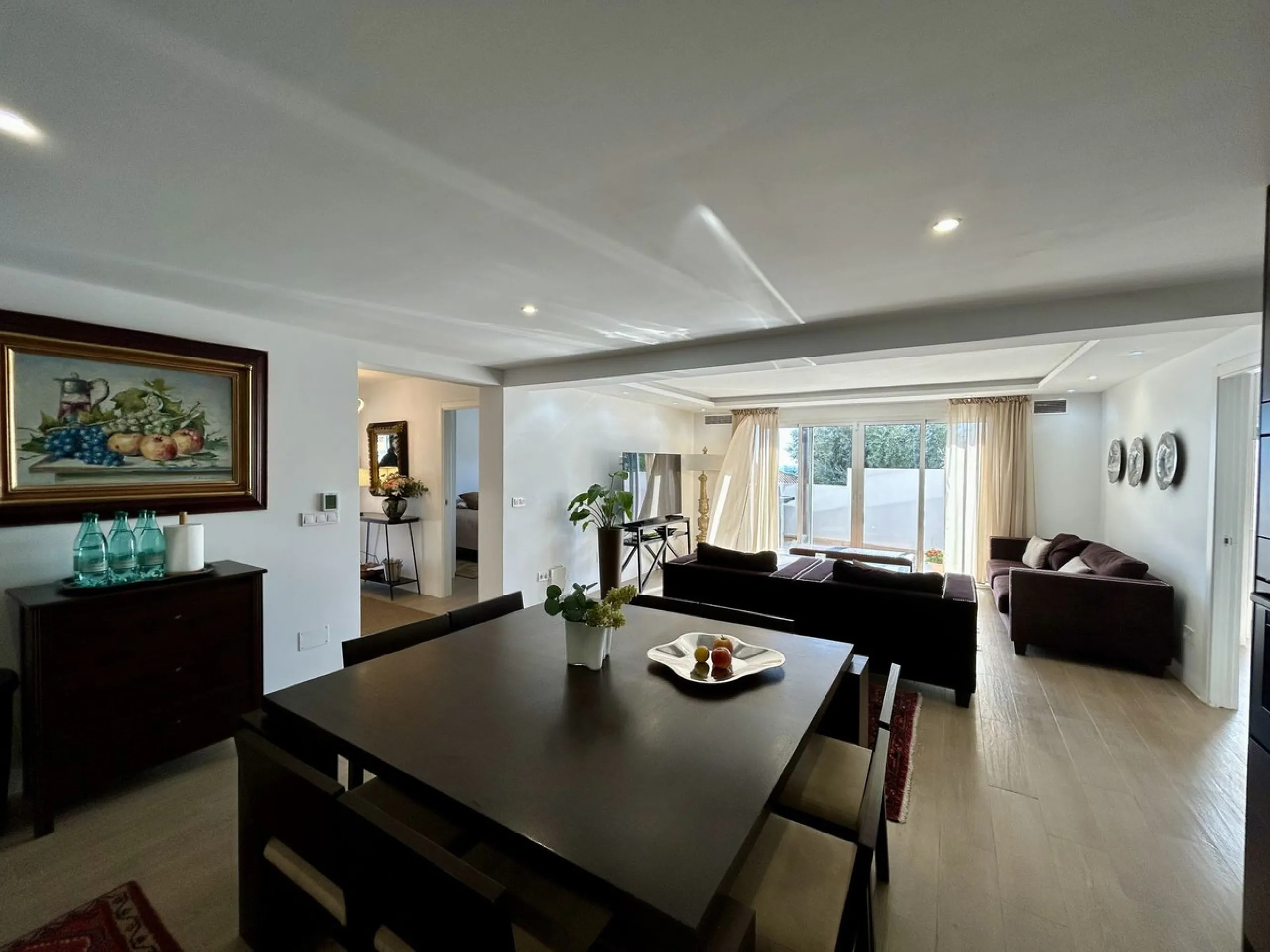 Discover this stunning luxury villa located in the exclusive Torreblanca area of ​​Fuengirola.
